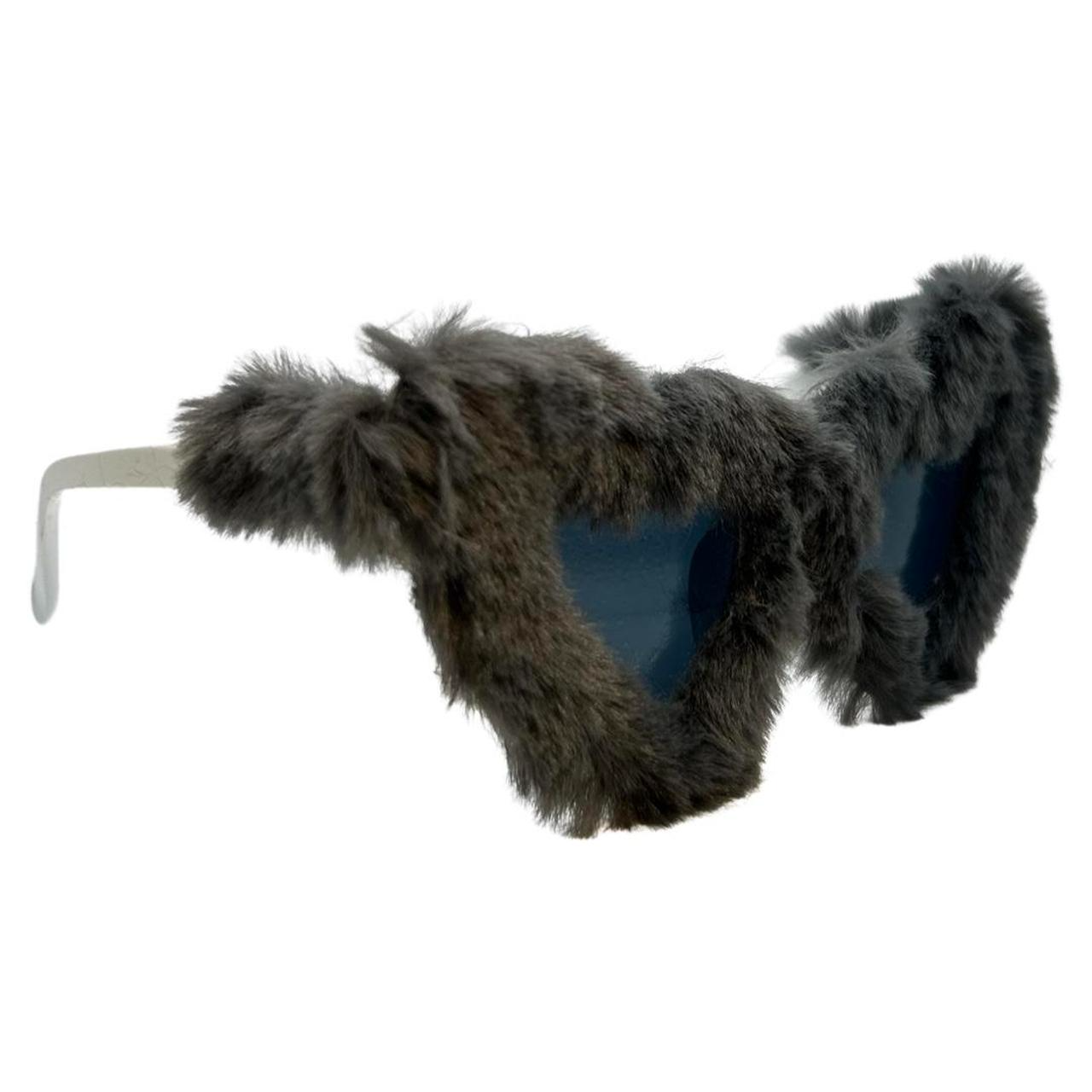 6166 | Fuzzy Heart Sunglasses